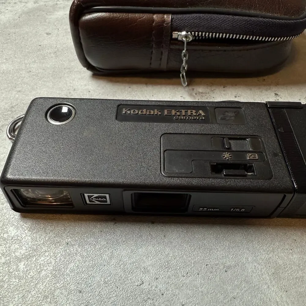 Vintage Kodak Ektra film camera 22mm electronic flash with leather camera case